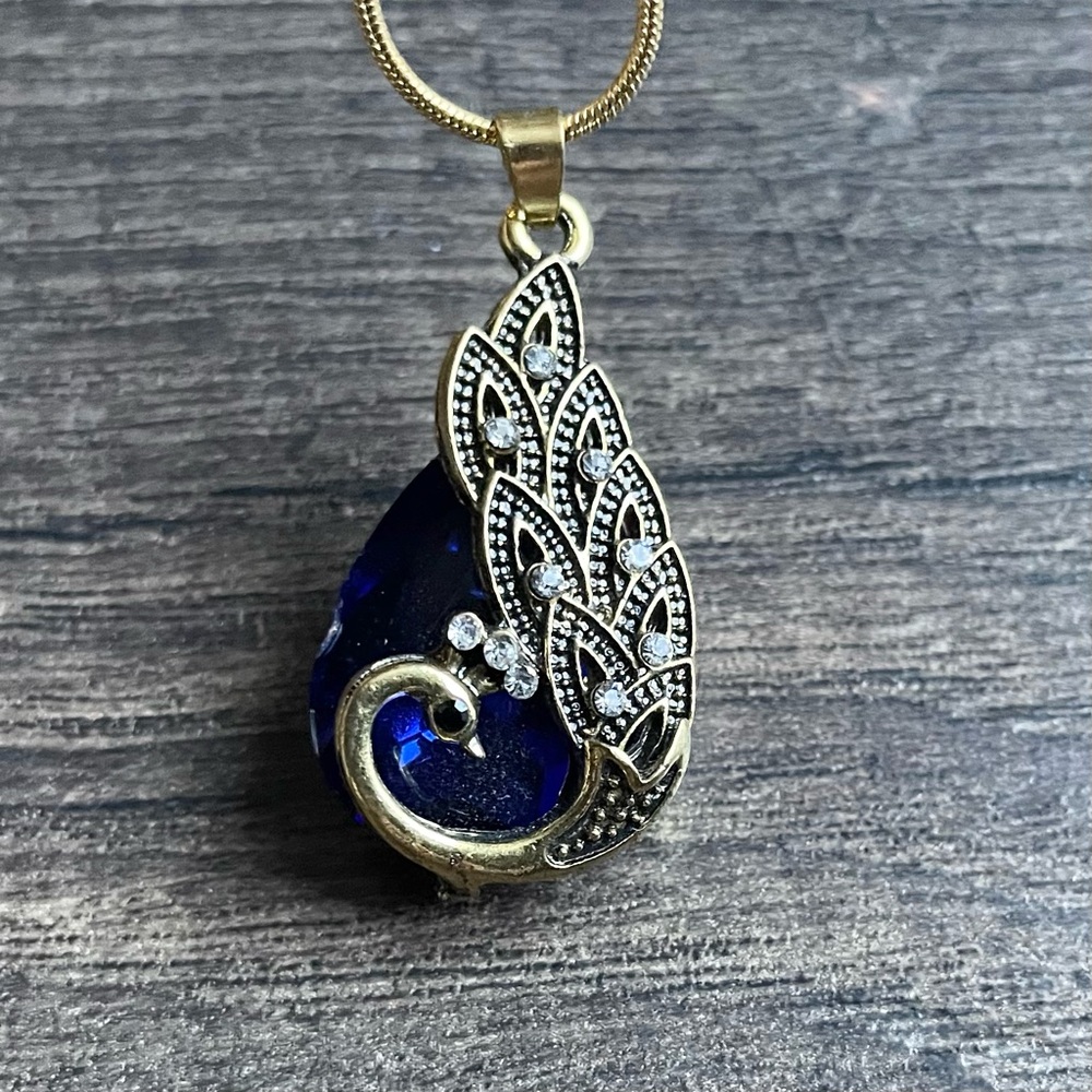 Peacock blue jeweled necklace gold tone
